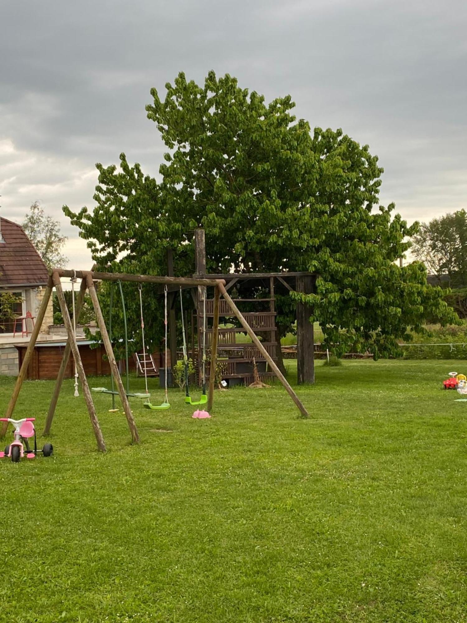 Villa Complexe Familial à Charmes  Extérieur photo